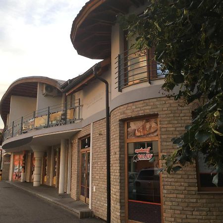 Konde Apartments B Dunajská Streda Exteriér fotografie